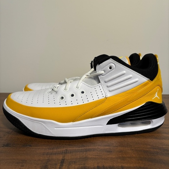 Nike Air Jordan Max Aura 5 Shoes Sneakers DZ4353-701 Size 8 Men / 9.5 Women - Picture 7 of 7